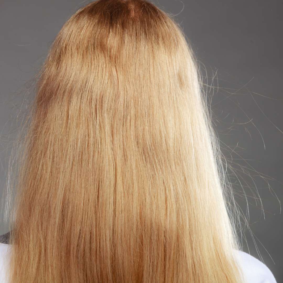 Électricité statique dans les cheveux : pourquoi et comment s’en débarrasser ?