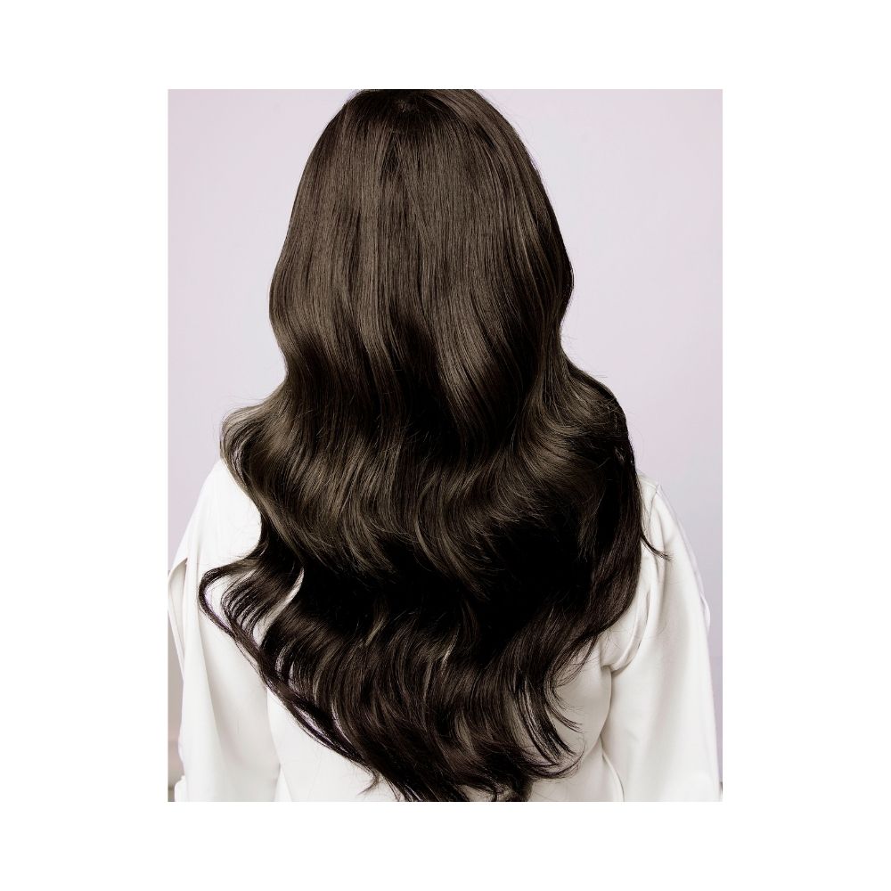 Cheveux longs, lisses et brillants vus de dos – résultat des soins SILKBIOTIC à la soie
