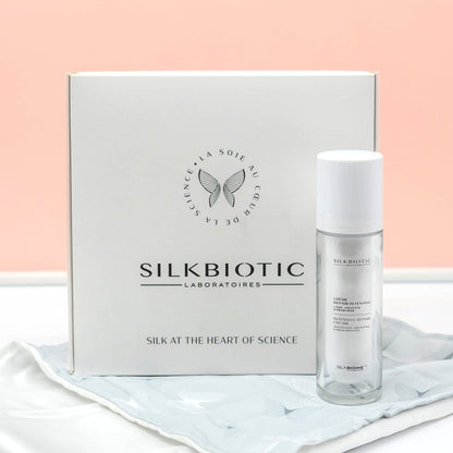 Coffret programme nuit régénération SILKBIOTIC : gel-crème intense et taie en soie, peau lisse.