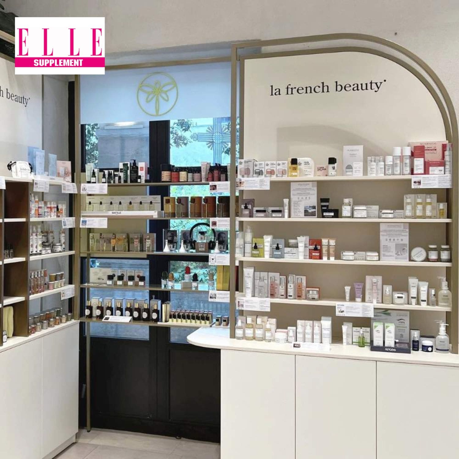 Exposition de produits de soins SILKBIOTIC dans un espace "La French Beauty".